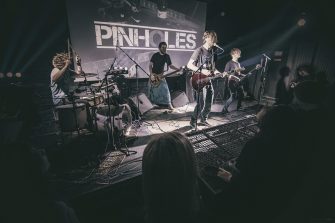 Pinholes în Control: it’s all about live