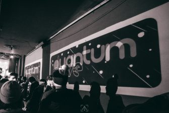 Orkid și Quantum Drive în The Shelter: un univers cu reguli diferite