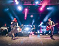 Garbage la Arenele Romane: călătorie muzicală înapoi în timp